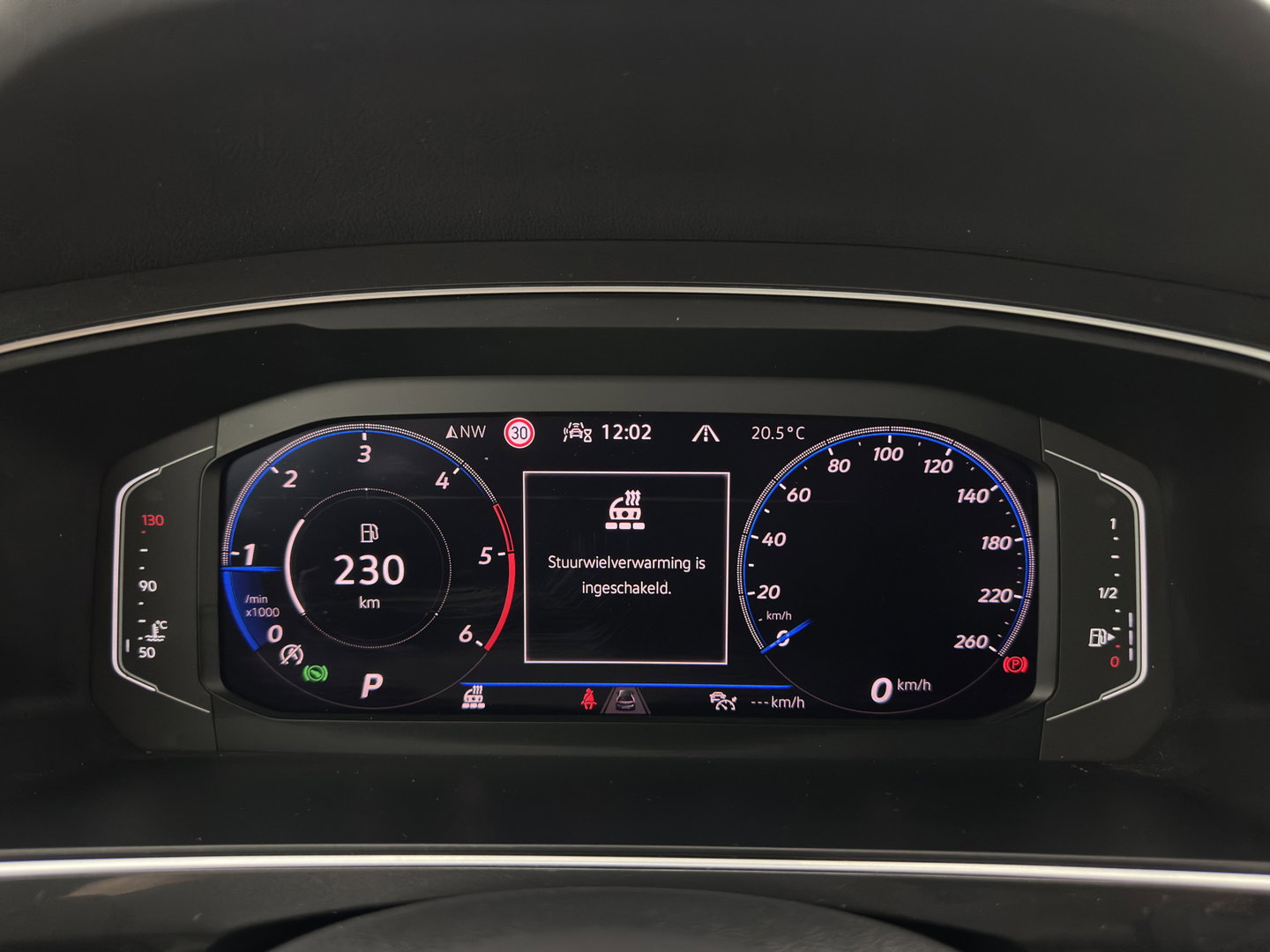Volkswagen Tiguan 2.0 TDI 4Motion (INCL.BTW) Aut. *LEATHER-FABRIC | FLL-LED | DIGI-COCKPIT | ADAPTIVE-CRUISE | CAMERA | NAVI-FULLMAP | HEATED-SPORTSEATS | BLIND-SPOT | PRIVACY-GLASS | TOWBAR | 19''ALU*