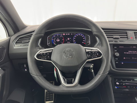 Volkswagen Tiguan 2.0 TDI 4Motion (INCL.BTW) Aut. *LEATHER-FABRIC | FLL-LED | DIGI-COCKPIT | ADAPTIVE-CRUISE | CAMERA | NAVI-FULLMAP | HEATED-SPORTSEATS | BLIND-SPOT | PRIVACY-GLASS | TOWBAR | 19''ALU*