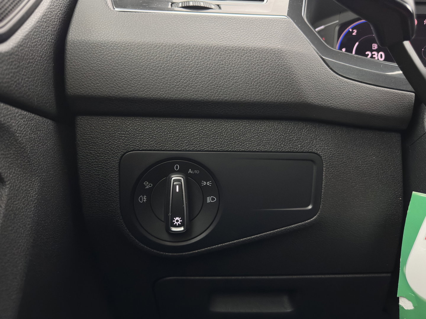 Volkswagen Tiguan 2.0 TDI 4Motion (INCL.BTW) Aut. *LEATHER-FABRIC | FLL-LED | DIGI-COCKPIT | ADAPTIVE-CRUISE | CAMERA | NAVI-FULLMAP | HEATED-SPORTSEATS | BLIND-SPOT | PRIVACY-GLASS | TOWBAR | 19''ALU*