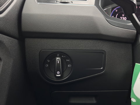 Volkswagen Tiguan 2.0 TDI 4Motion (INCL.BTW) Aut. *LEATHER-FABRIC | FLL-LED | DIGI-COCKPIT | ADAPTIVE-CRUISE | CAMERA | NAVI-FULLMAP | HEATED-SPORTSEATS | BLIND-SPOT | PRIVACY-GLASS | TOWBAR | 19''ALU*