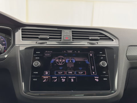 Volkswagen Tiguan 2.0 TDI 4Motion (INCL.BTW) Aut. *LEATHER-FABRIC | FLL-LED | DIGI-COCKPIT | ADAPTIVE-CRUISE | CAMERA | NAVI-FULLMAP | HEATED-SPORTSEATS | BLIND-SPOT | PRIVACY-GLASS | TOWBAR | 19''ALU*
