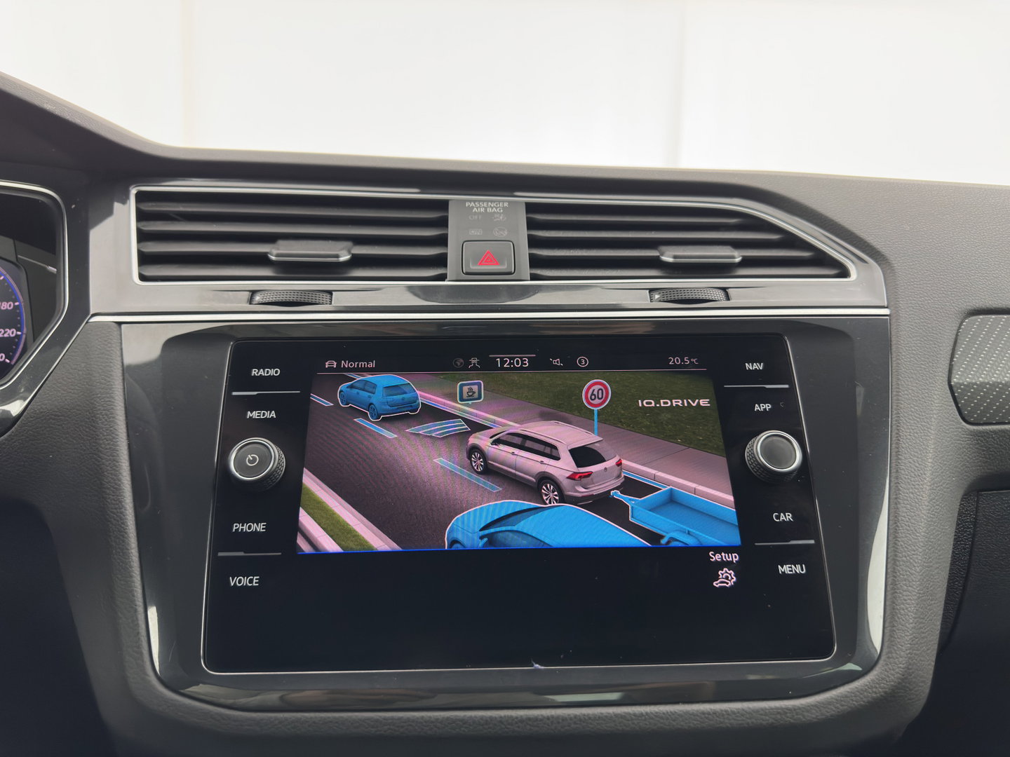 Volkswagen Tiguan 2.0 TDI 4Motion (INCL.BTW) Aut. *LEATHER-FABRIC | FLL-LED | DIGI-COCKPIT | ADAPTIVE-CRUISE | CAMERA | NAVI-FULLMAP | HEATED-SPORTSEATS | BLIND-SPOT | PRIVACY-GLASS | TOWBAR | 19''ALU*
