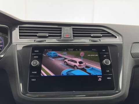 Volkswagen Tiguan 2.0 TDI 4Motion (INCL.BTW) Aut. *LEATHER-FABRIC | FLL-LED | DIGI-COCKPIT | ADAPTIVE-CRUISE | CAMERA | NAVI-FULLMAP | HEATED-SPORTSEATS | BLIND-SPOT | PRIVACY-GLASS | TOWBAR | 19''ALU*