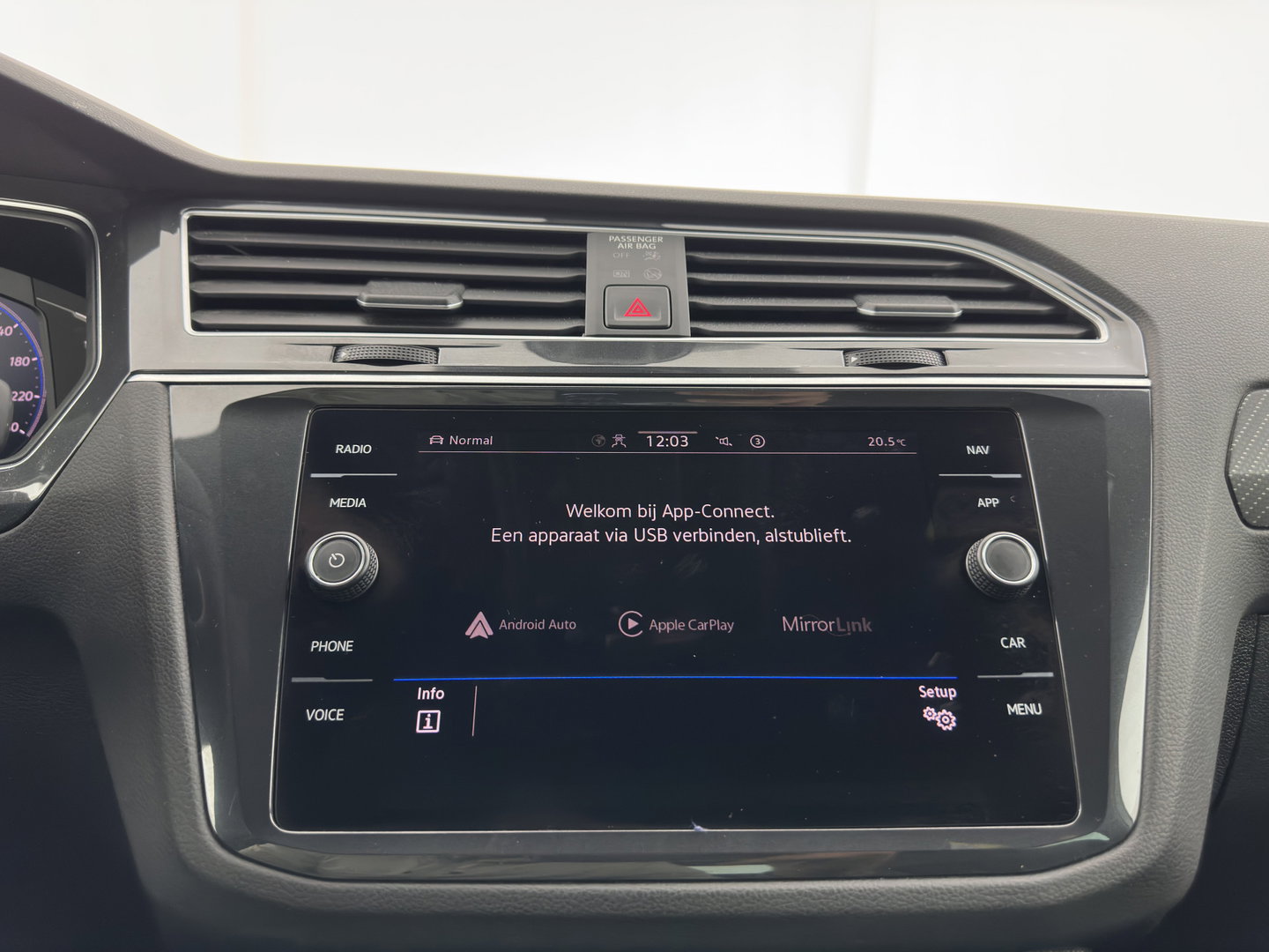 Volkswagen Tiguan 2.0 TDI 4Motion (INCL.BTW) Aut. *LEATHER-FABRIC | FLL-LED | DIGI-COCKPIT | ADAPTIVE-CRUISE | CAMERA | NAVI-FULLMAP | HEATED-SPORTSEATS | BLIND-SPOT | PRIVACY-GLASS | TOWBAR | 19''ALU*