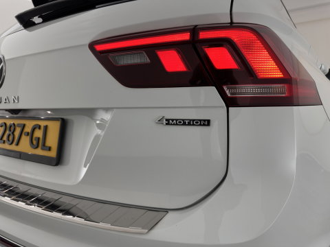 Volkswagen Tiguan 2.0 TDI 4Motion (INCL.BTW) Aut. *LEATHER-FABRIC | FLL-LED | DIGI-COCKPIT | ADAPTIVE-CRUISE | CAMERA | NAVI-FULLMAP | HEATED-SPORTSEATS | BLIND-SPOT | PRIVACY-GLASS | TOWBAR | 19''ALU*