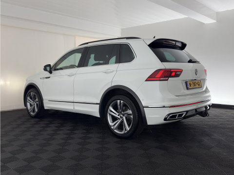 Volkswagen Tiguan 2.0 TDI 4Motion (INCL.BTW) Aut. *LEATHER-FABRIC | FLL-LED | DIGI-COCKPIT | ADAPTIVE-CRUISE | CAMERA | NAVI-FULLMAP | HEATED-SPORTSEATS | BLIND-SPOT | PRIVACY-GLASS | TOWBAR | 19''ALU*
