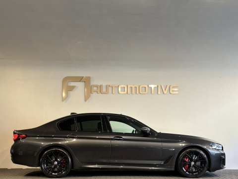 BMW 5 Serie 545e xDrive Pano|HuD|Drive Assist|Stoelventilatie|Sfeer