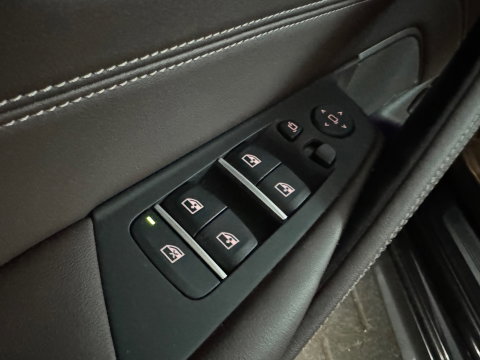 BMW 5 Serie 545e xDrive Pano|HuD|Drive Assist|Stoelventilatie|Sfeer