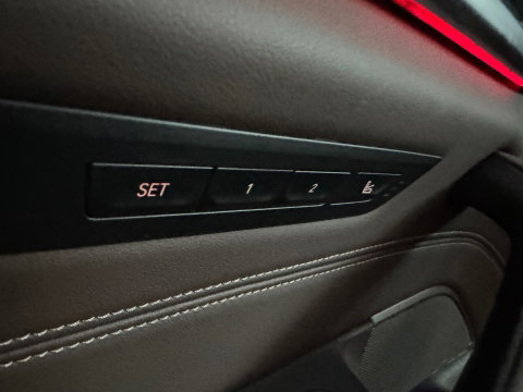 BMW 5 Serie 545e xDrive Pano|HuD|Drive Assist|Stoelventilatie|Sfeer