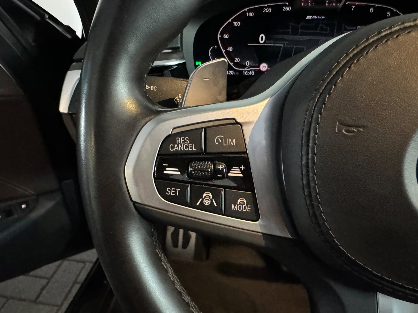 BMW 5 Serie 545e xDrive Pano|HuD|Drive Assist|Stoelventilatie|Sfeer