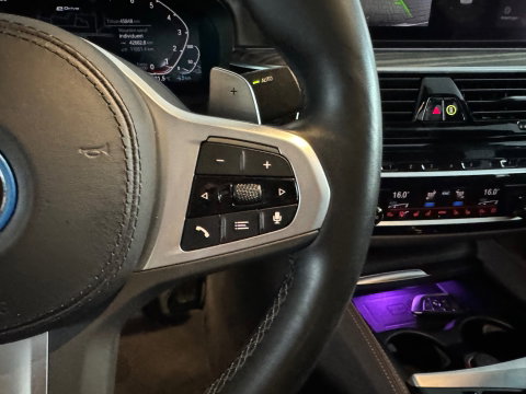 BMW 5 Serie 545e xDrive Pano|HuD|Drive Assist|Stoelventilatie|Sfeer