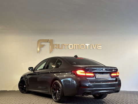 BMW 5 Serie 545e xDrive Pano|HuD|Drive Assist|Stoelventilatie|Sfeer