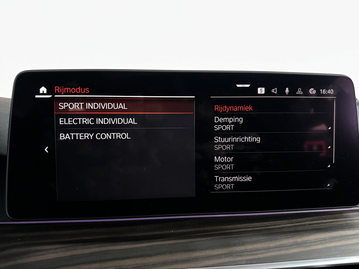 BMW 5 Serie 545e xDrive Pano|HuD|Drive Assist|Stoelventilatie|Sfeer