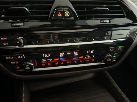 BMW 5 Serie 545e xDrive Pano|HuD|Drive Assist|Stoelventilatie|Sfeer