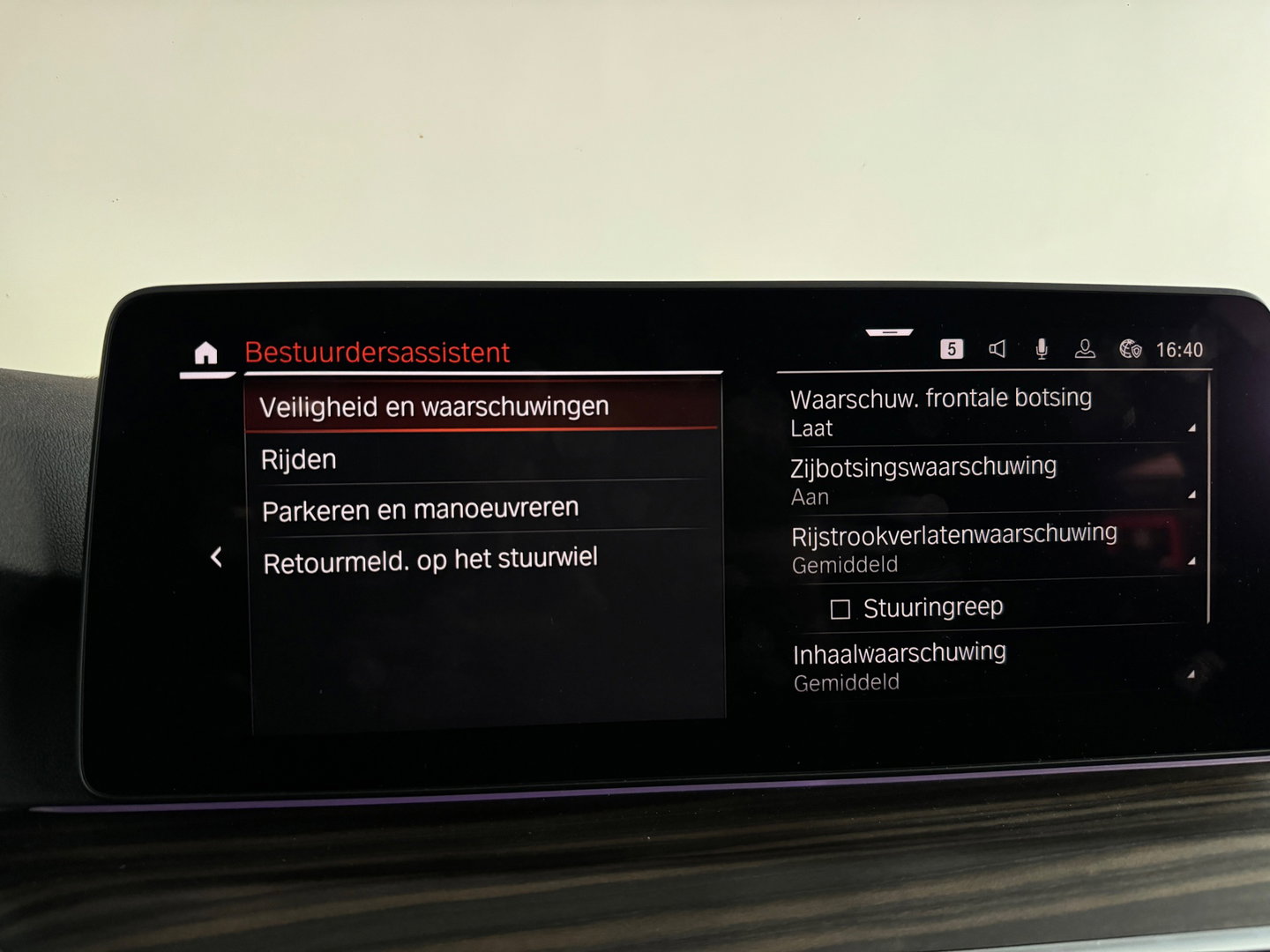 BMW 5 Serie 545e xDrive Pano|HuD|Drive Assist|Stoelventilatie|Sfeer