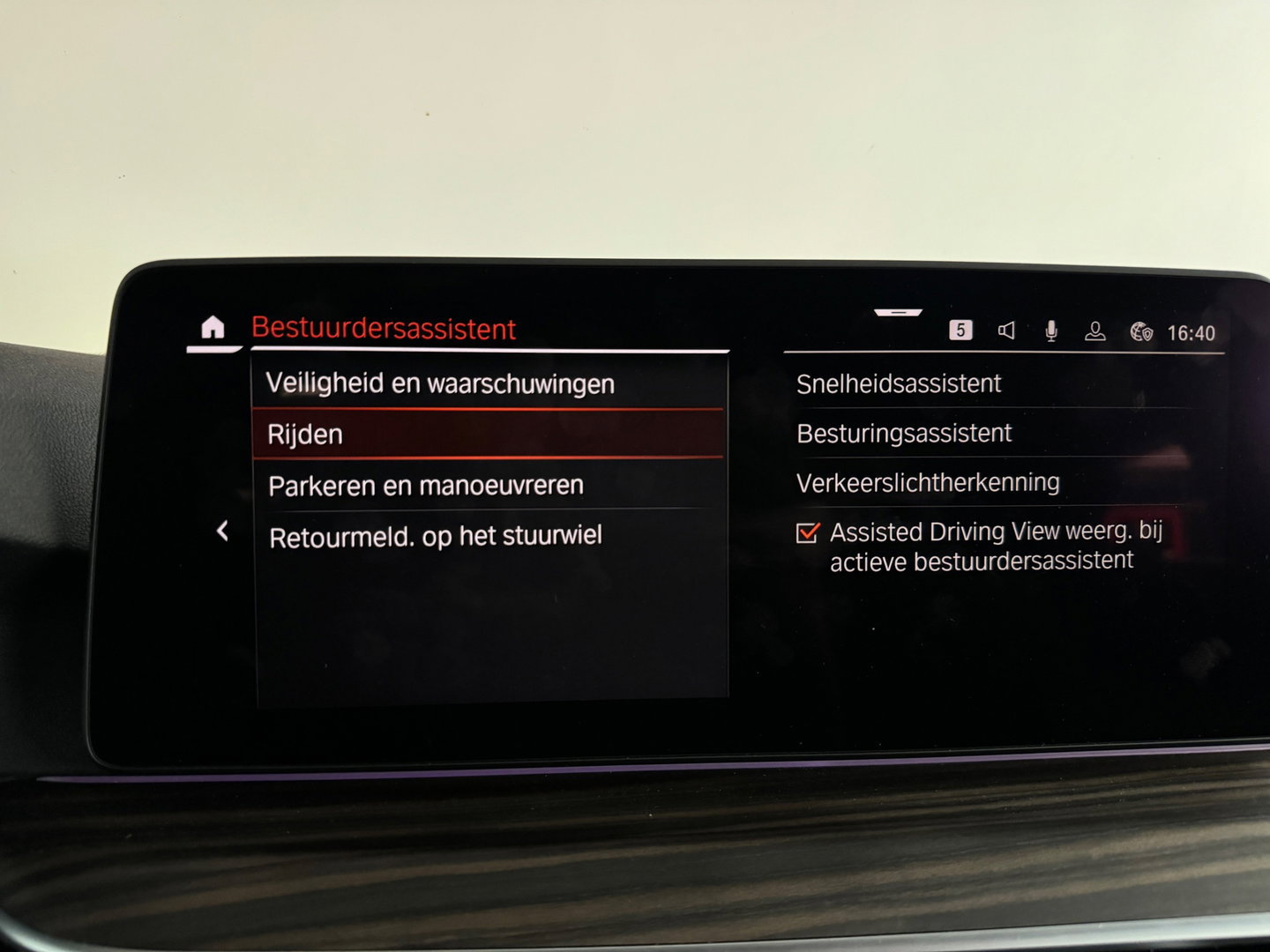 BMW 5 Serie 545e xDrive Pano|HuD|Drive Assist|Stoelventilatie|Sfeer