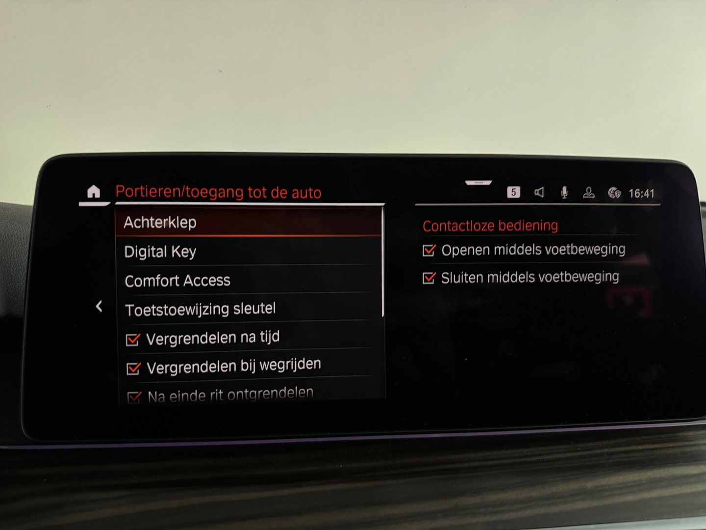 BMW 5 Serie 545e xDrive Pano|HuD|Drive Assist|Stoelventilatie|Sfeer