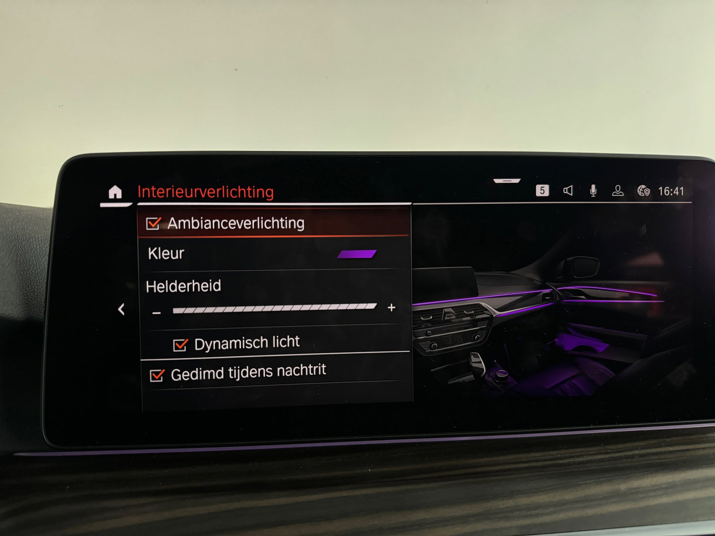 BMW 5 Serie 545e xDrive Pano|HuD|Drive Assist|Stoelventilatie|Sfeer