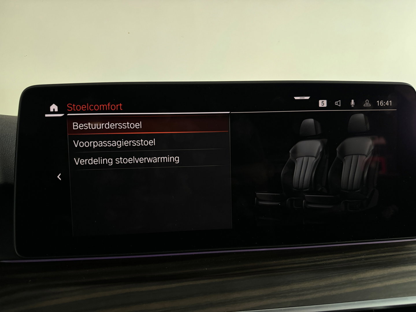 BMW 5 Serie 545e xDrive Pano|HuD|Drive Assist|Stoelventilatie|Sfeer