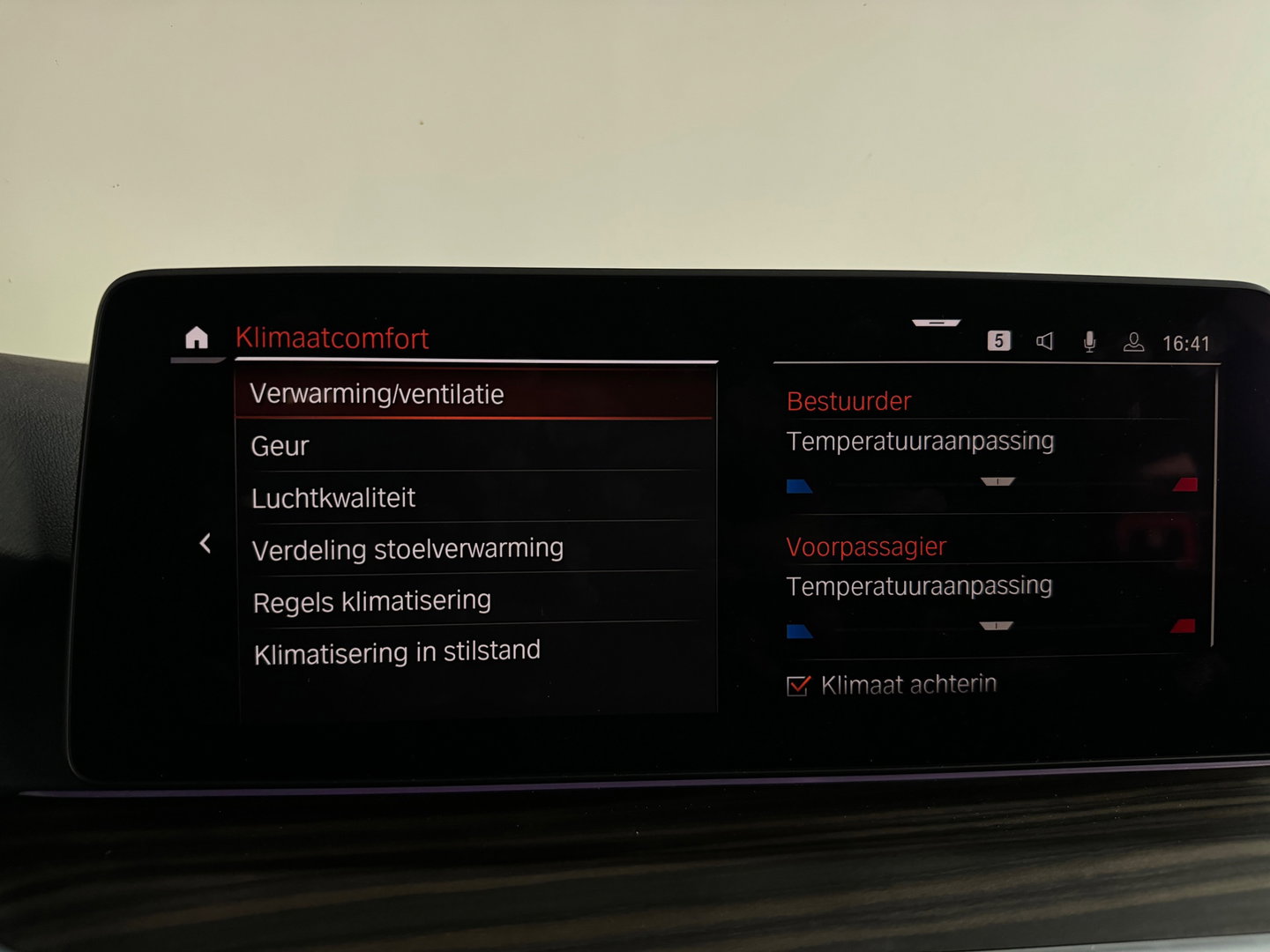 BMW 5 Serie 545e xDrive Pano|HuD|Drive Assist|Stoelventilatie|Sfeer