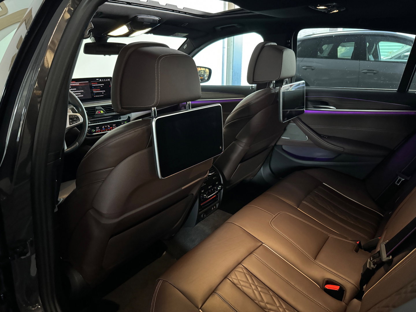 BMW 5 Serie 545e xDrive Pano|HuD|Drive Assist|Stoelventilatie|Sfeer