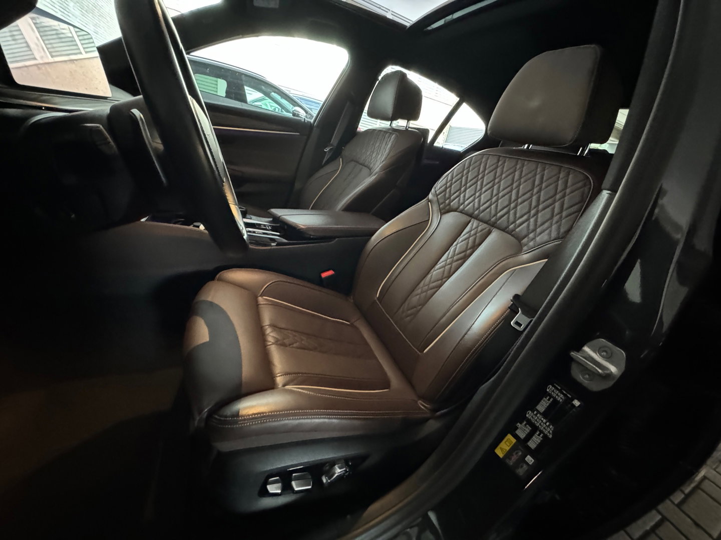 BMW 5 Serie 545e xDrive Pano|HuD|Drive Assist|Stoelventilatie|Sfeer