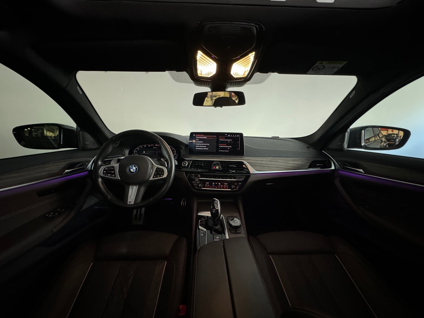 BMW 5 Serie 545e xDrive Pano|HuD|Drive Assist|Stoelventilatie|Sfeer