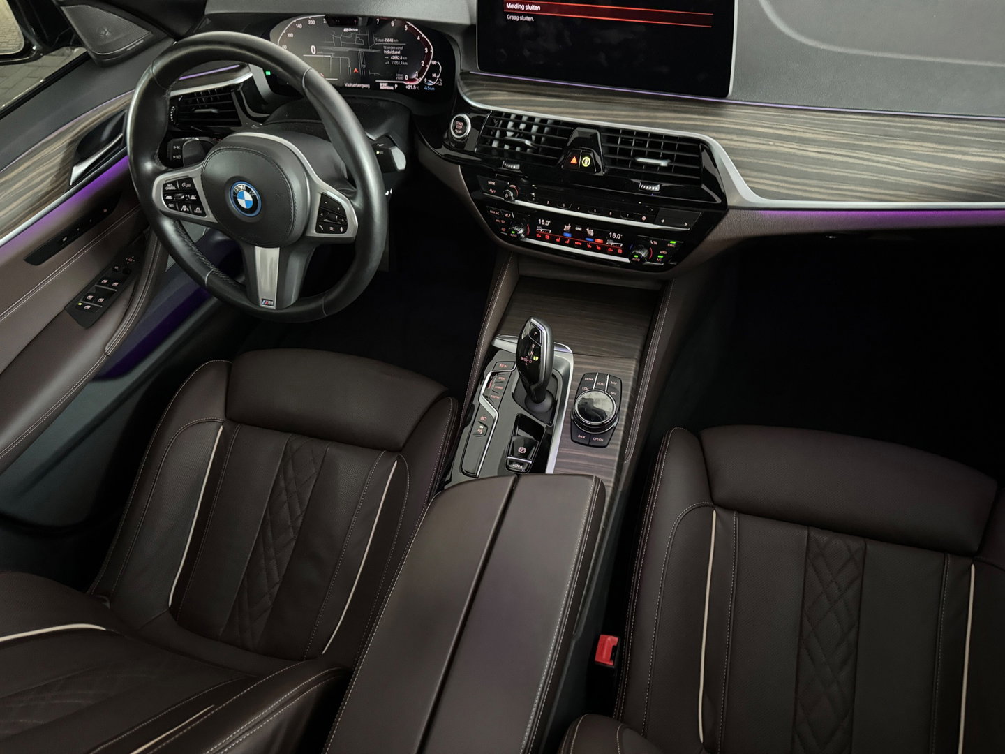 BMW 5 Serie 545e xDrive Pano|HuD|Drive Assist|Stoelventilatie|Sfeer