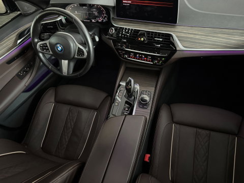 BMW 5 Serie 545e xDrive Pano|HuD|Drive Assist|Stoelventilatie|Sfeer