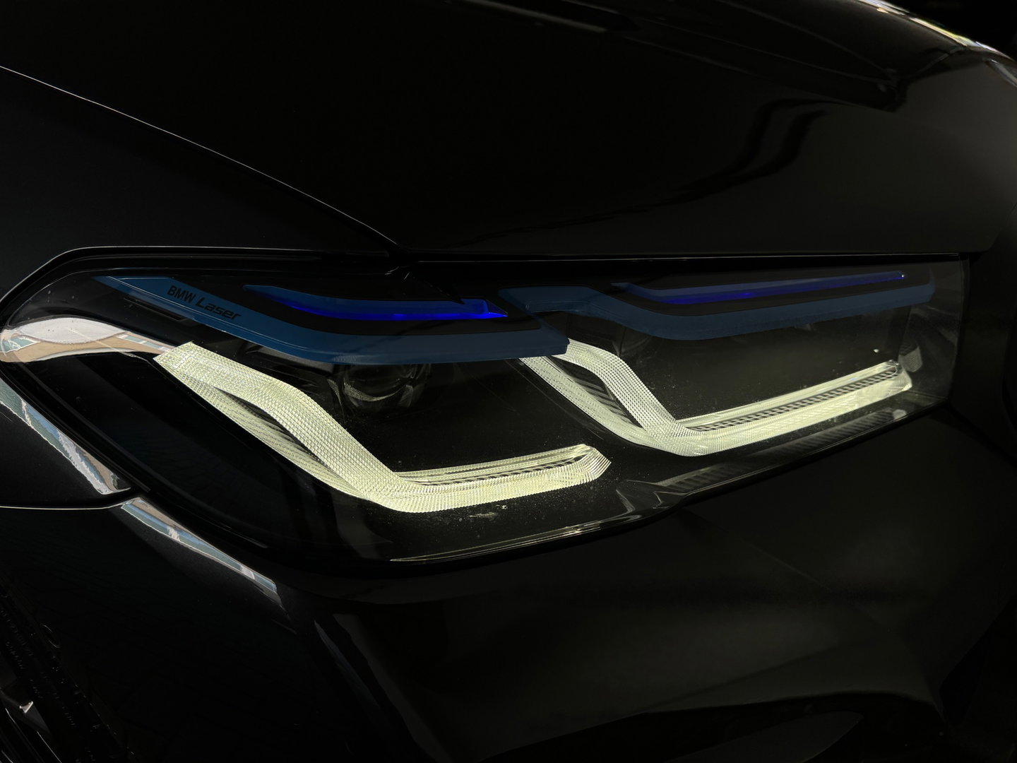 BMW 5 Serie 545e xDrive Pano|HuD|Drive Assist|Stoelventilatie|Sfeer