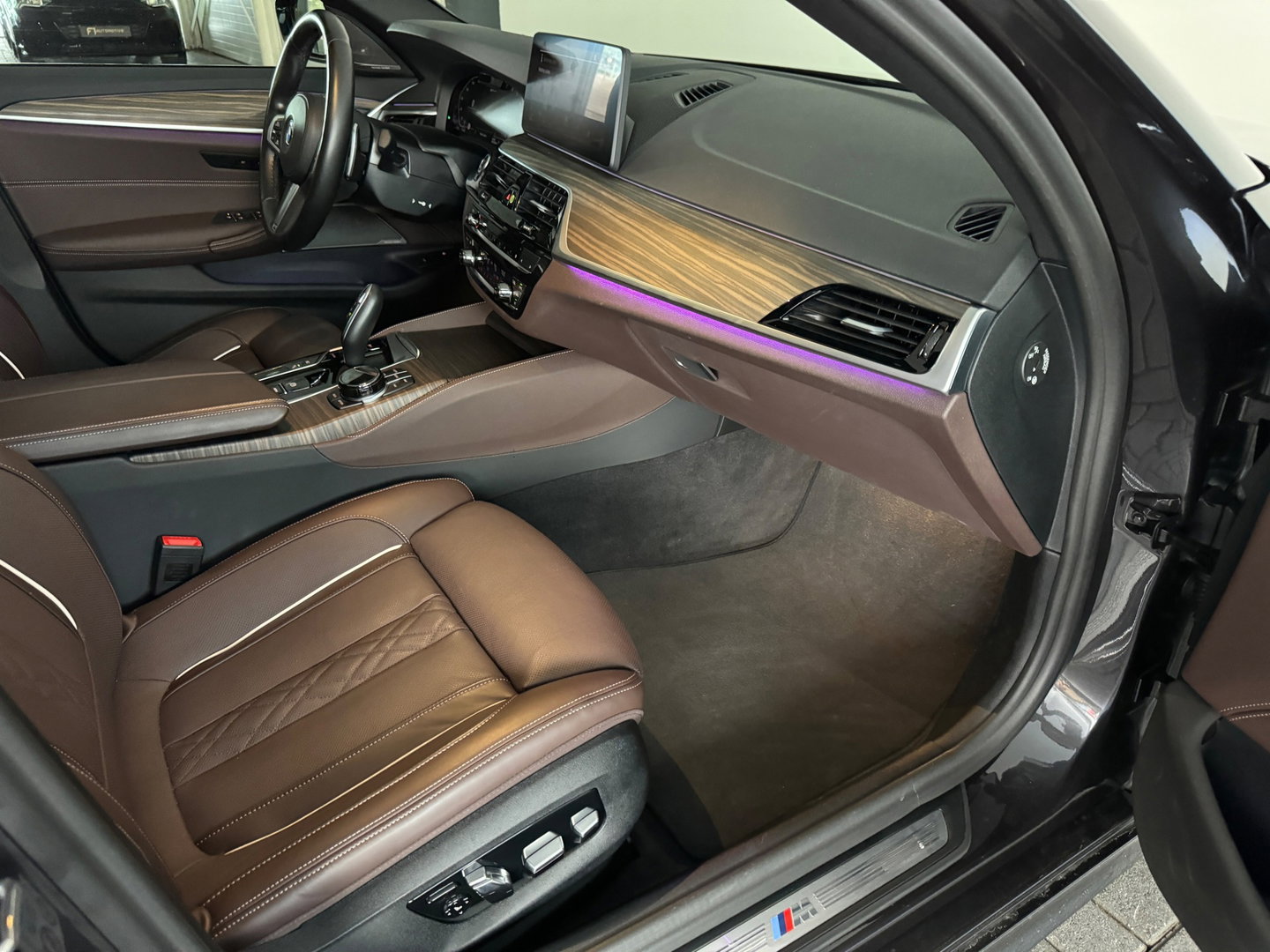 BMW 5 Serie 545e xDrive Pano|HuD|Drive Assist|Stoelventilatie|Sfeer