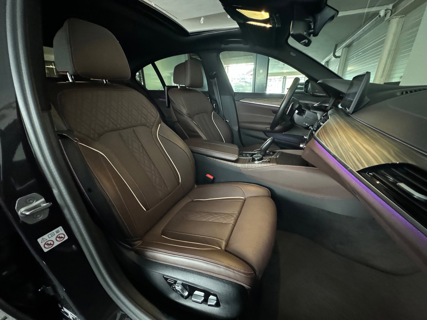 BMW 5 Serie 545e xDrive Pano|HuD|Drive Assist|Stoelventilatie|Sfeer
