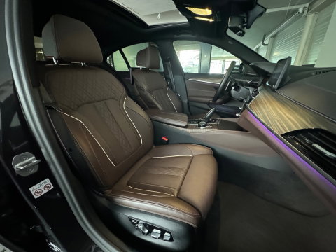 BMW 5 Serie 545e xDrive Pano|HuD|Drive Assist|Stoelventilatie|Sfeer