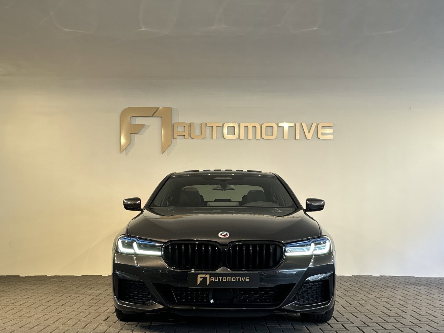 BMW 5 Serie 545e xDrive Pano|HuD|Drive Assist|Stoelventilatie|Sfeer