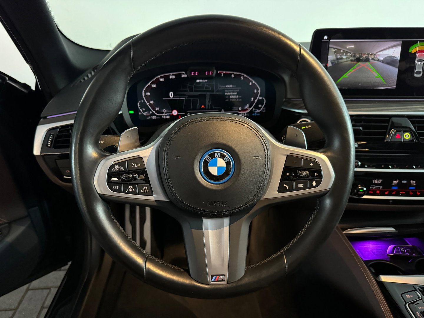 BMW 5 Serie 545e xDrive Pano|HuD|Drive Assist|Stoelventilatie|Sfeer