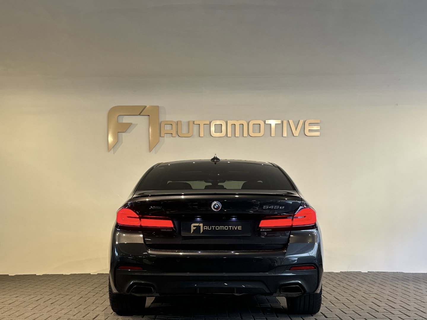 BMW 5 Serie 545e xDrive Pano|HuD|Drive Assist|Stoelventilatie|Sfeer