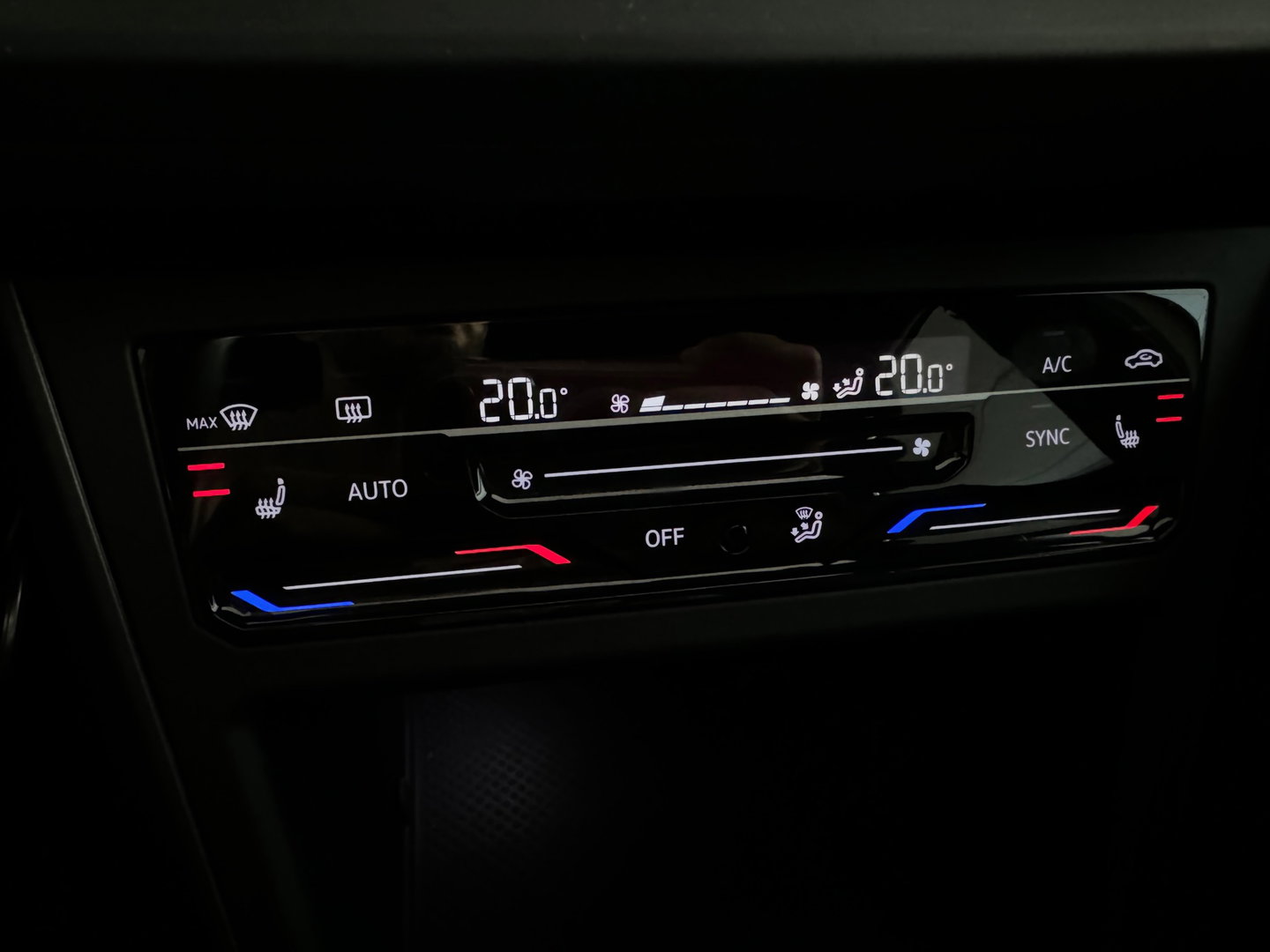 Volkswagen Taigo 1.0 TSI R-Line Pano|Lane Assist|Camera|Stoelverwarming|Carplay|