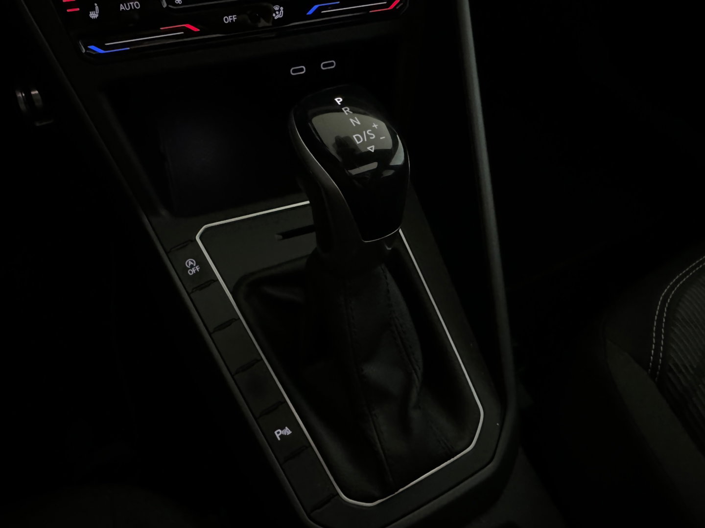Volkswagen Taigo 1.0 TSI R-Line Pano|Lane Assist|Camera|Stoelverwarming|Carplay|