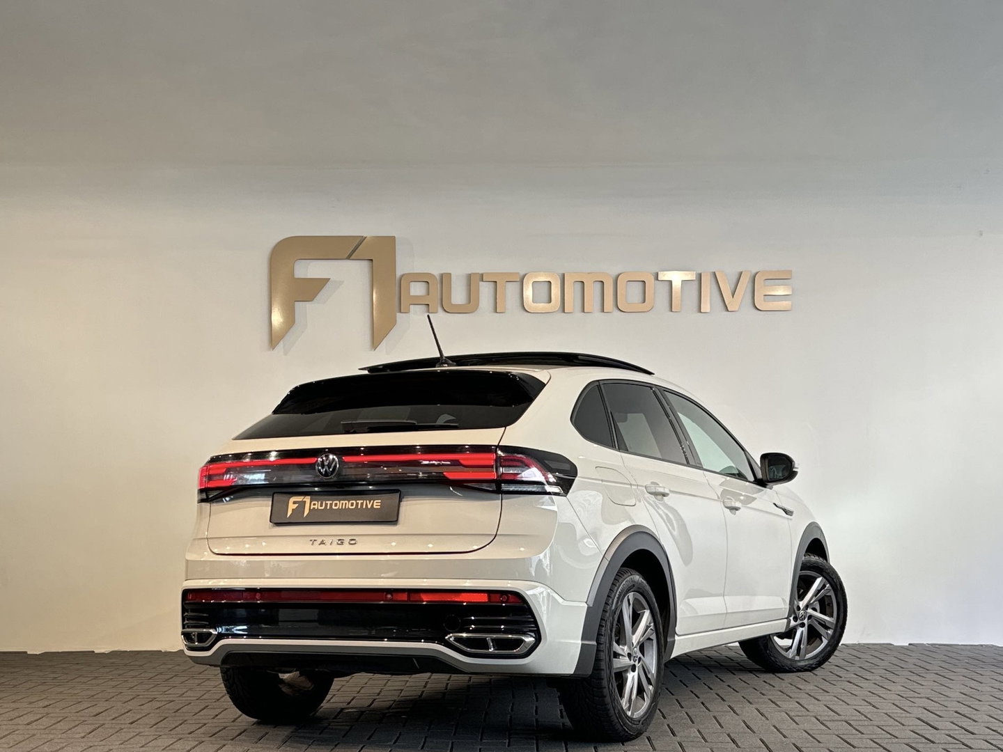 Volkswagen Taigo 1.0 TSI R-Line Pano|Lane Assist|Camera|Stoelverwarming|Carplay|