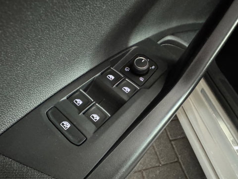 Volkswagen Taigo 1.0 TSI R-Line Pano|Lane Assist|Camera|Stoelverwarming|Carplay|