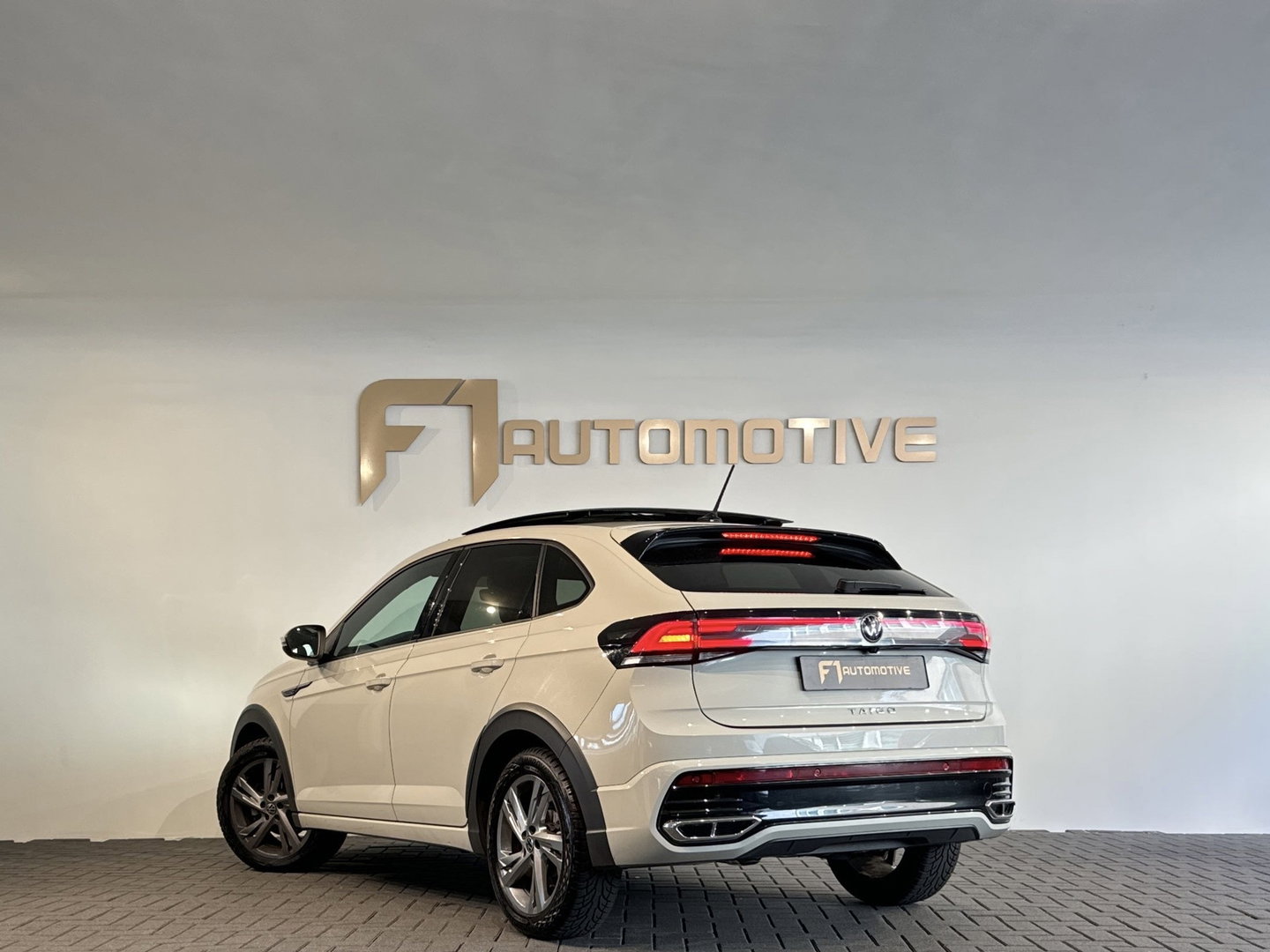 Volkswagen Taigo 1.0 TSI R-Line Pano|Lane Assist|Camera|Stoelverwarming|Carplay|