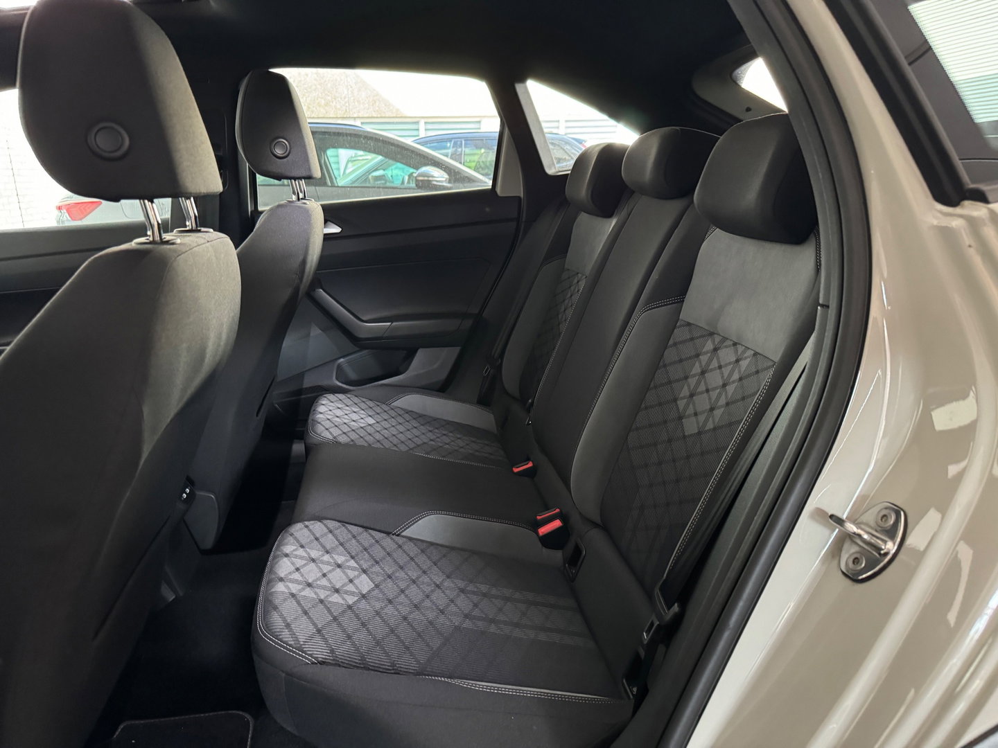 Volkswagen Taigo 1.0 TSI R-Line Pano|Lane Assist|Camera|Stoelverwarming|Carplay|