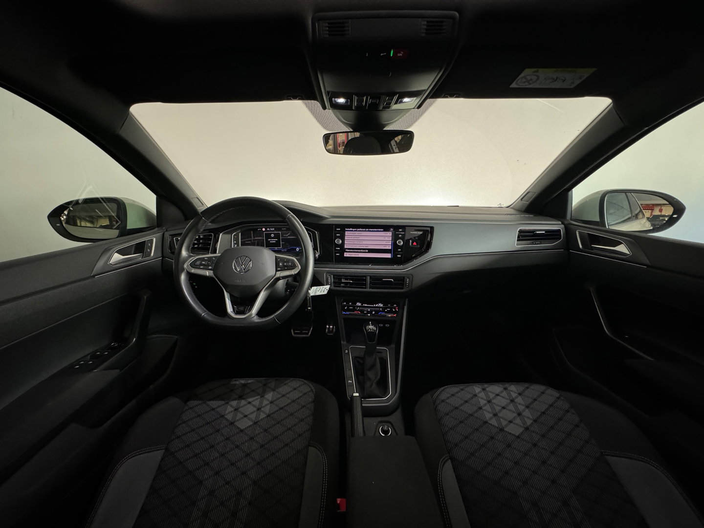 Volkswagen Taigo 1.0 TSI R-Line Pano|Lane Assist|Camera|Stoelverwarming|Carplay|