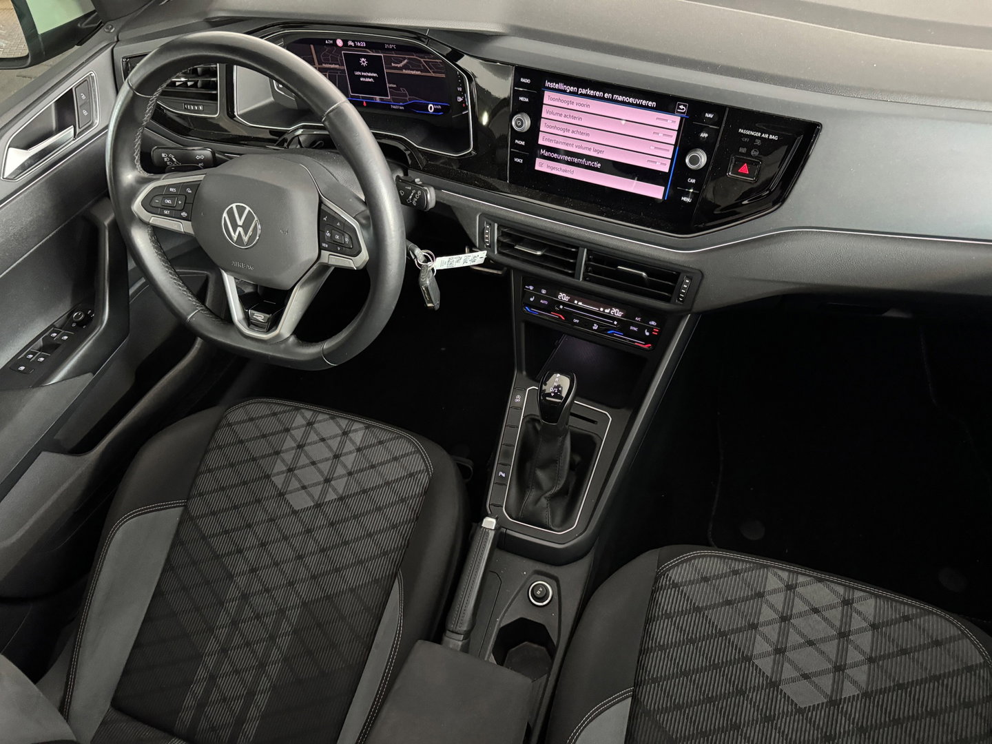 Volkswagen Taigo 1.0 TSI R-Line Pano|Lane Assist|Camera|Stoelverwarming|Carplay|