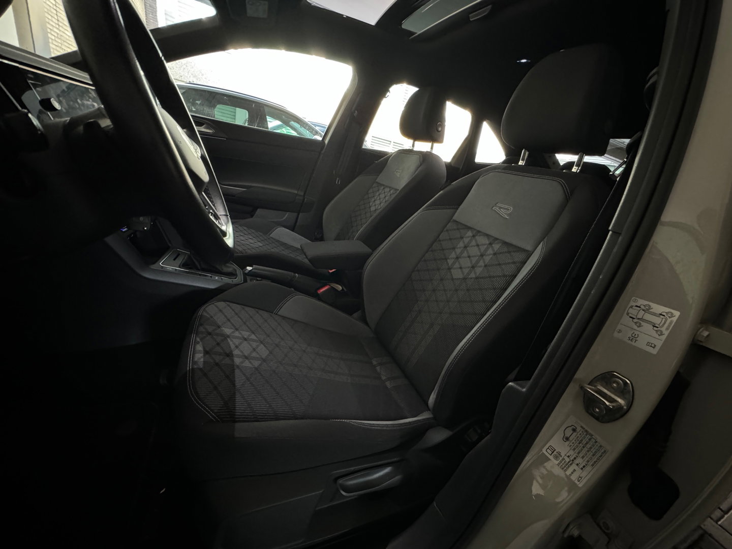 Volkswagen Taigo 1.0 TSI R-Line Pano|Lane Assist|Camera|Stoelverwarming|Carplay|