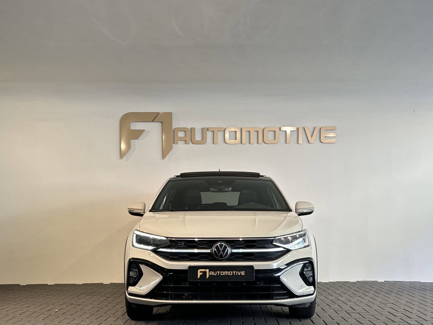 Volkswagen Taigo 1.0 TSI R-Line Pano|Lane Assist|Camera|Stoelverwarming|Carplay|