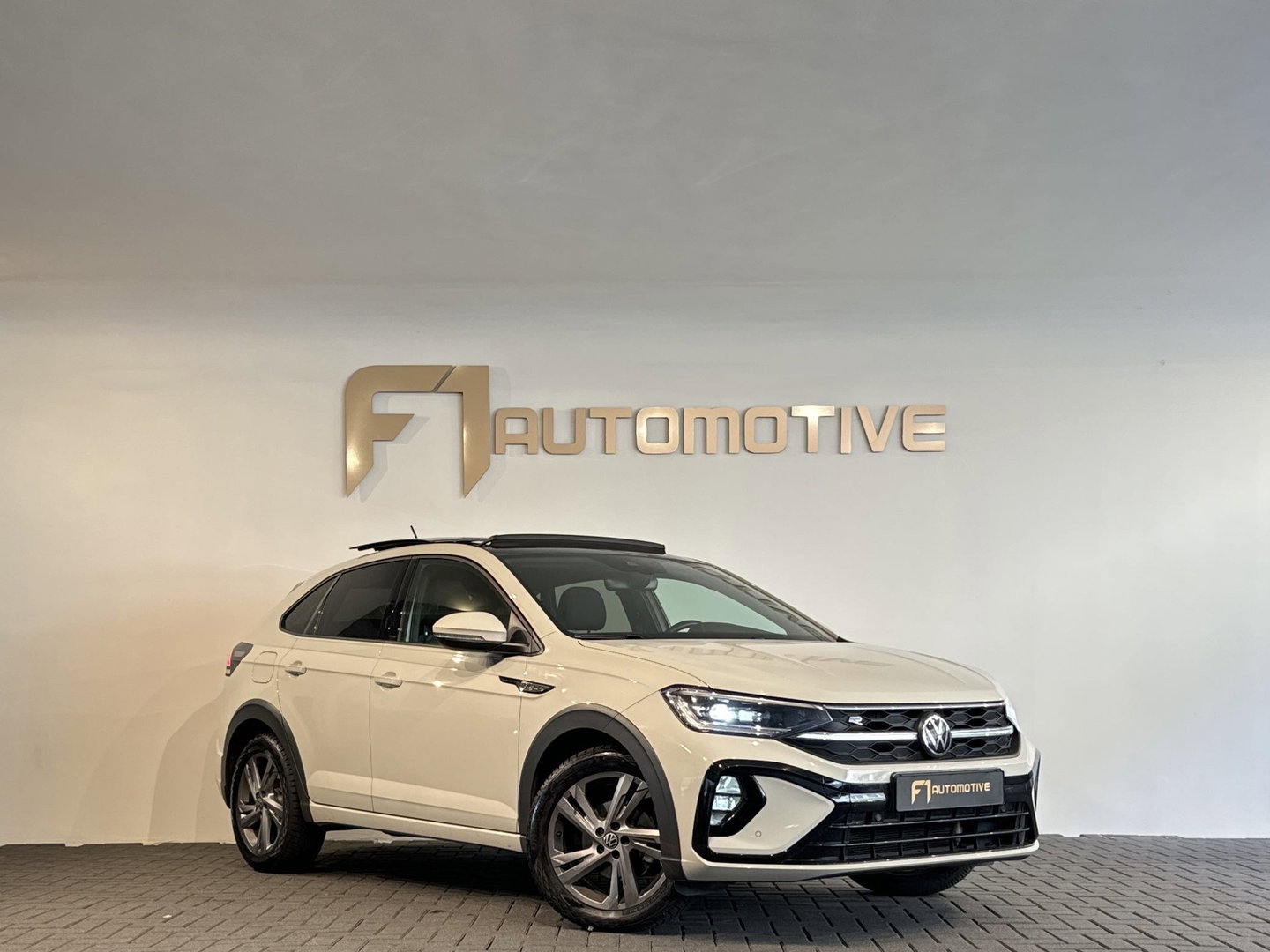 Volkswagen Taigo 1.0 TSI R-Line Pano|Lane Assist|Camera|Stoelverwarming|Carplay|