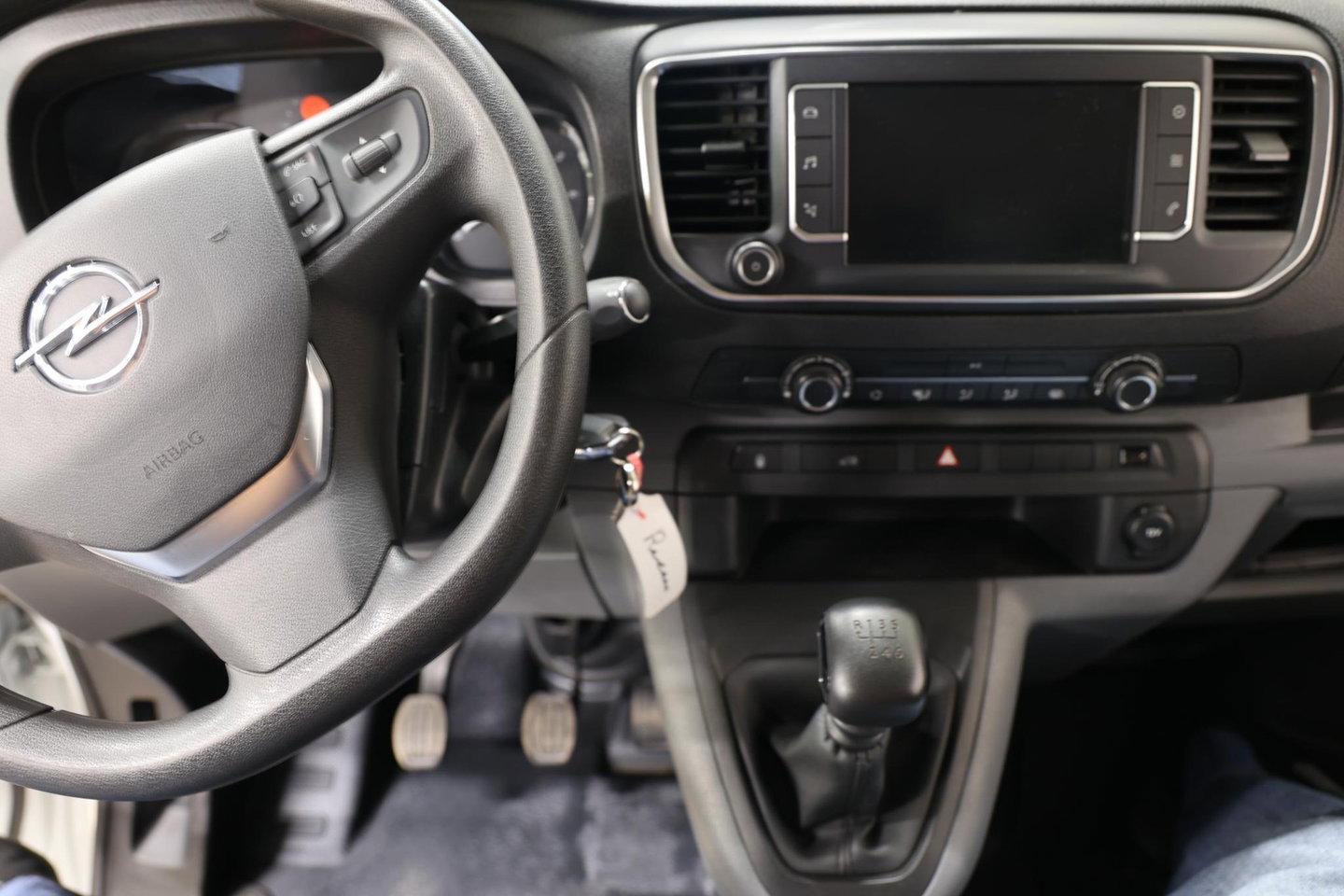 Opel Vivaro 2.0 CDTI L3H1 LANG IMPERIAAL TREKHAAK 3PERS