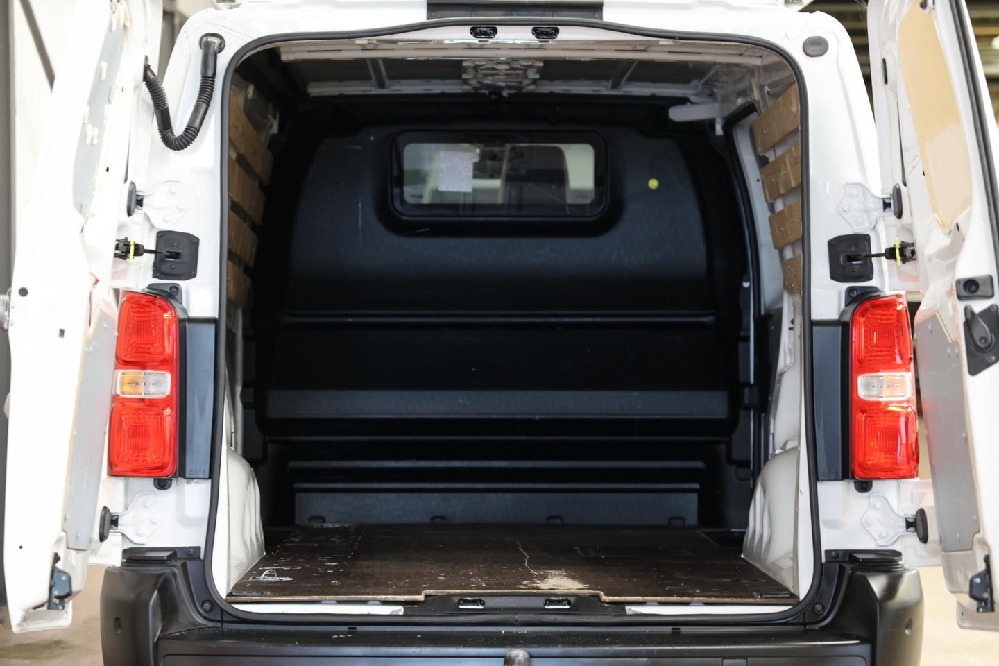 Opel Vivaro 2.0 CDTI L3H1 LANG IMPERIAAL TREKHAAK 3PERS