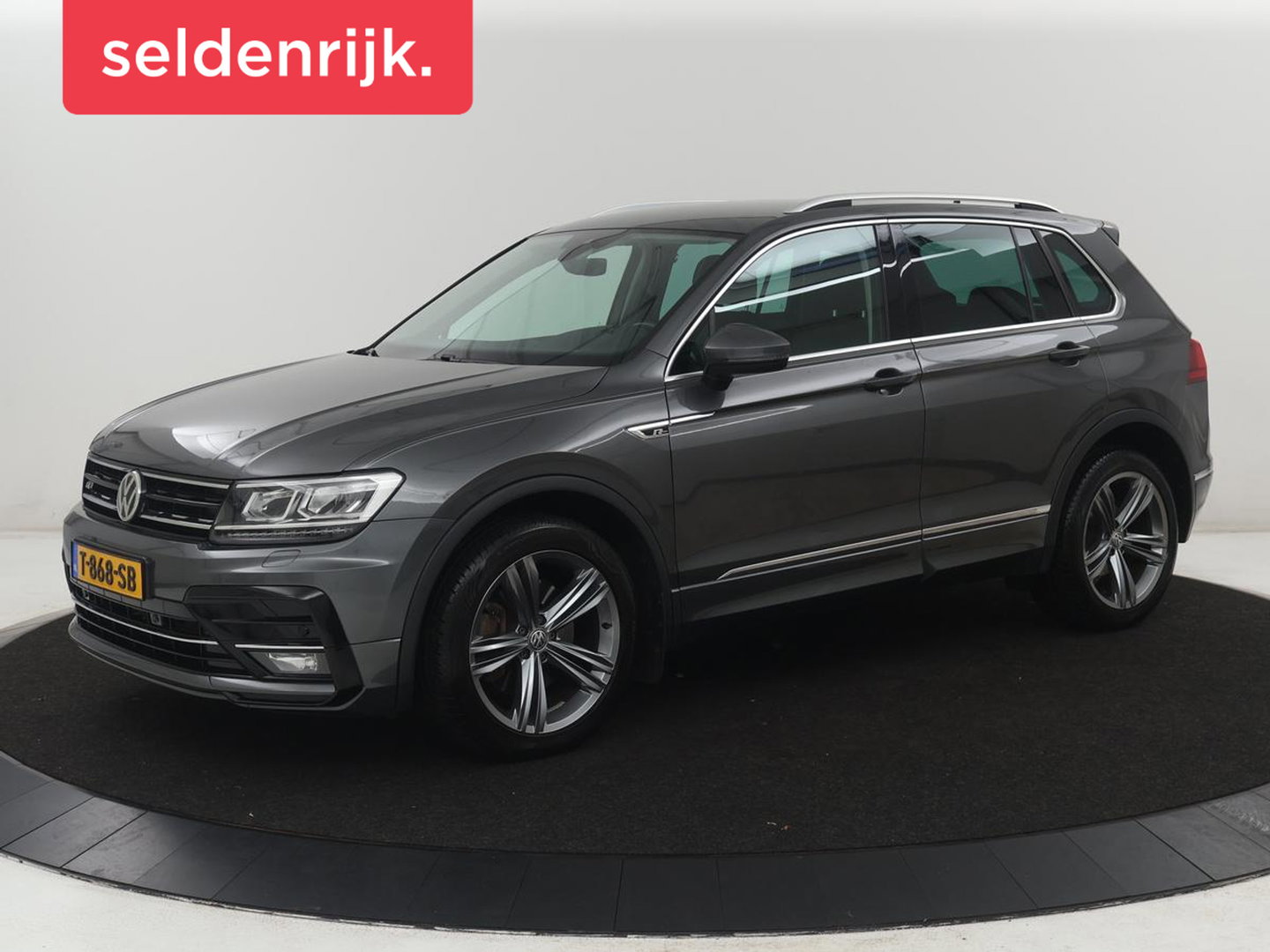 Volkswagen Tiguan 2.0 TSI 4Motion Highline Business R | Adaptive cruise | Carplay | Stuur/stoel verwarming | 3 zone klimaat | Climate control | Bluetooth | Navigatie  | Elektrische achterklep
